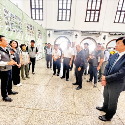 台南火車站施工圍幕 台鐵︰春節前美化